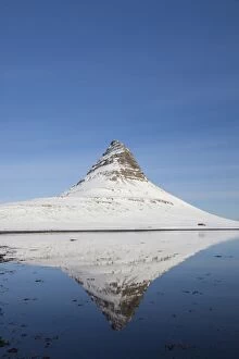 Images Dated 26th February 2016: Mount Kirkjufjell at the fjord Iceland
