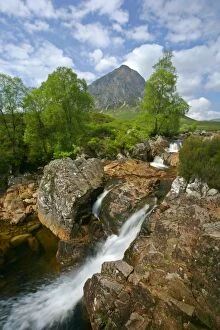 Images Dated 11th June 2007: Mountain scenery - Buachaille Etive Mor and waterfalls of Coupal river at low water level with red