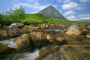 Images Dated 11th June 2007: Mountain scenery - Buachaille Etive Mor and Coupal river at low water level with red rocks