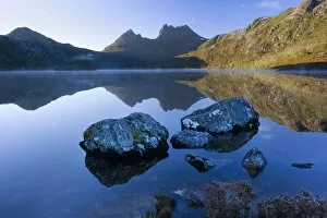 Images Dated 10th December 2008: Mountain scenery - stunning Dove Lake in front of massive Cradle Mountain is one of Tasmania's