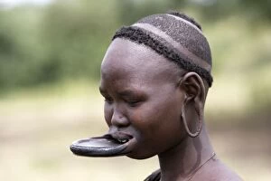 Images Dated 17th August 2005: Mursi people - woman with lip plate / plug / disk