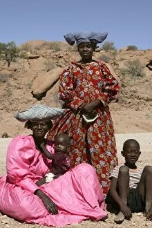 Images Dated 31st December 2003: Namibia - Herrero People, two woman & child Namibia - Herrero People, two woman & child