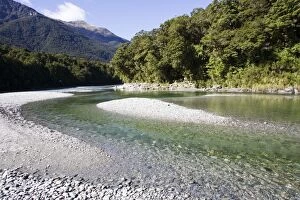 Images Dated 25th February 2007: New Zealand - Haast River below Blue Pools Gates of Haast. South Island