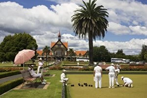 Images Dated 11th February 2007: New Zealand - Playing bowls in Government Gardens