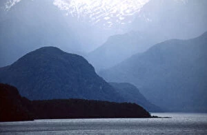 Images Dated 9th June 2010: New Zealand, Rainstorm over Lake Manapouri