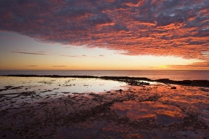 Images Dated 3rd August 2008: Ningaloo sunset - gorgous sunset over Ningaloo Reef and ocean