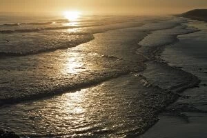 Images Dated 2nd October 2007: North Sea Waves - on the shoreline at sunrise