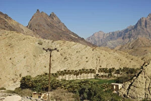 Arab Gallery: Oman, Wadi Bani Awf, rocky mountains with