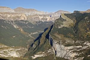 Images Dated 28th October 2007: Ordesa Valley - Ordesa y Monte Perdido National Park - Pyrenees - Spain