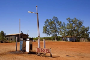Images Dated 5th August 2008: Outback fuel - typical filling station on a roadhouse in the outback of Western Australia