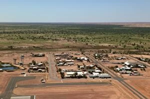 Birdsville Gallery: The outback town of Birdsville with the Diamantina
