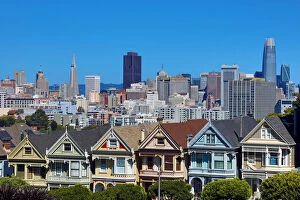 Images Dated 5th June 2020: Painted Ladies Victorian houses near Alamo Square
