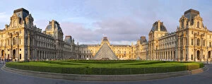 Flag Gallery: Panoramic view of Musee du Louvre, Paris