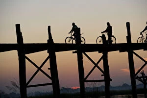 Jecan Gallery: People cycling through U Bein's Bridge leading