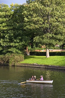Avon Gallery: People in a row boat on the River Avon at