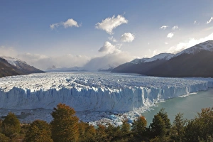 Images Dated 8th April 2009: Perito Moreno Glacier - Glacier National Park. Magallanes Peninsula - Patagonia - Argentina