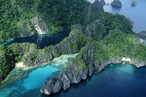 Images Dated 28th November 2007: Philippines - the lagoons Bacuit Bay Miniloc Island, Palawan, Philippines