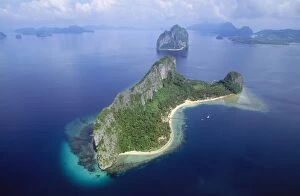 Images Dated 29th October 2007: Philippines Palawan Biscuit Bay near El Nido, Malapacao Island