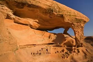 Piano Rock Arch - double arch topped by a huge rock which makes the sandstone formation look like a piano