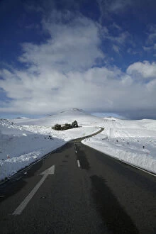 Images Dated 17th September 2013: The Pigroot (State Highway 85) in winter