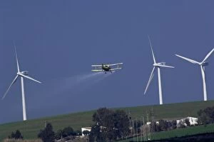 Images Dated 19th January 2006: Plane Crop spraying in Adalucia, Spain, January