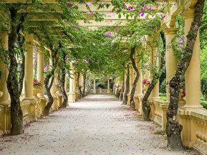 Portugal, Aveiro. Parque Dom Pedro Infante in Aveiro. Stone balustrade with pergola and columns. Date: 12-07-2019
