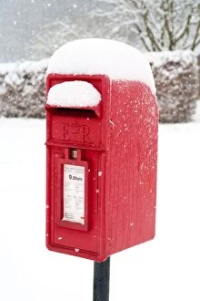 Images Dated 12th March 2006: Post Box - in winter snow