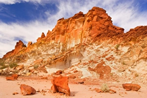 Images Dated 3rd June 2008: Rainbow Valley - colourful rock formation with bands of different coloured sandstone