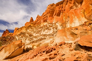 Images Dated 3rd June 2008: Rainbow Valley - colourful rock formation with bands of different coloured sandstone