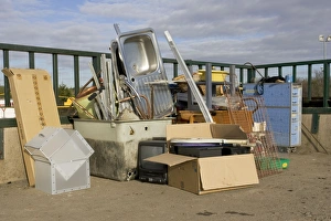 Images Dated 13th November 2004: Recycling - waste household items reclaimed for re-use Cory Environmental, a subsidiary of Exel