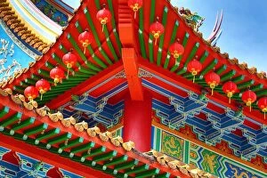 Temples Gallery: Red lanterns and roof decorations on the Thean Hou Chine