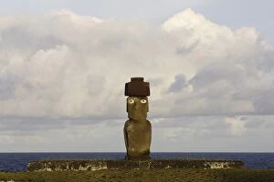 Images Dated 3rd November 2004: Restored moai with top-knot, on Ahu Ko Te Riku