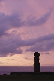 Images Dated 4th November 2004: Restored moai with top-knot, on Ahu Ko Te Riku