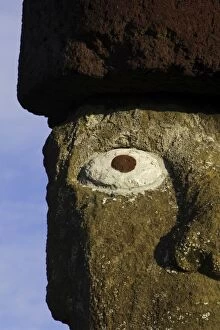Images Dated 3rd November 2004: Restored moai with top-knot, on Ahu Ko Te Riku