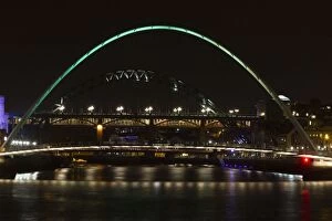 Images Dated 20th March 2012: River Tyne Millennium Bridge - at night