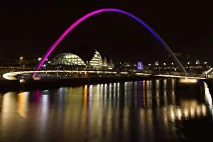 Images Dated 20th March 2012: River Tyne Millennium Bridge - at night