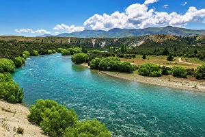 Images Dated 22nd June 2021: River view from the Upper Clutha River Track, Central Otago, South Island