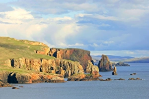 Images Dated 27th May 2007: Rock formations - steep cliffs and rock formations Stoura Pund near Hillswick