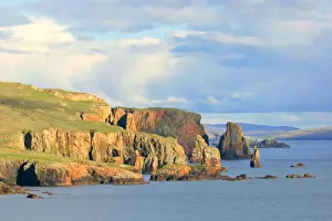 Rock formations steep cliffs and rock formations Stoura Pund near Hillswick Northmavine, North Island, Shetland Isles, Scotland, UK