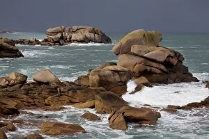 Images Dated 28th November 2006: Rocky Coastline - Ploumana'h - Brittany - France