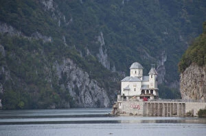 Images Dated 19th January 2010: Romaina, Mraconia Monastery, Danube River