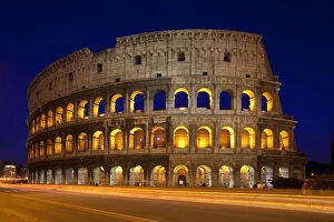 Images Dated 21st January 2013: The Roman Coliseum at twilight, Rome, Lazio