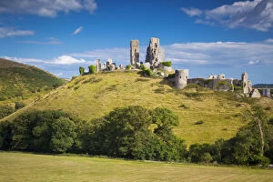 Features Gallery: Ruins of Corfe Castle near Wareham, Isle of Purbeck