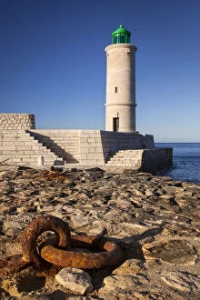 Beacon Gallery: Rusted iron ring below the Cassis Lighthouse