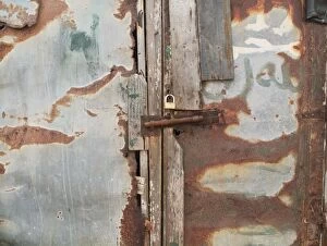 Images Dated 9th October 2010: Rusty door of a fishing hut