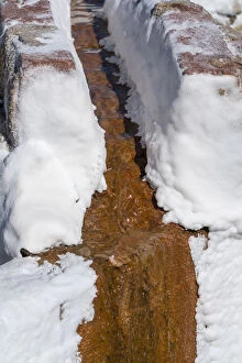 Evaporation Gallery: Salt-water conduit with salt-covered ridge at
