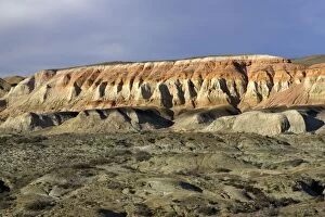 Images Dated 19th September 2004: Sarmiento Petrified Forest Provincial Reserve Argentina - Province Chubut - Patagonia The 'Cerros