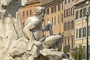 Images Dated 27th October 2005: Sculpture - Piazza Navona - Rome - Italy