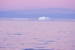 SE-455 Icebergs at Sunset