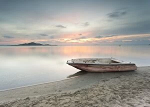 Images Dated 13th May 2013: Seascape boat on beach at sunset